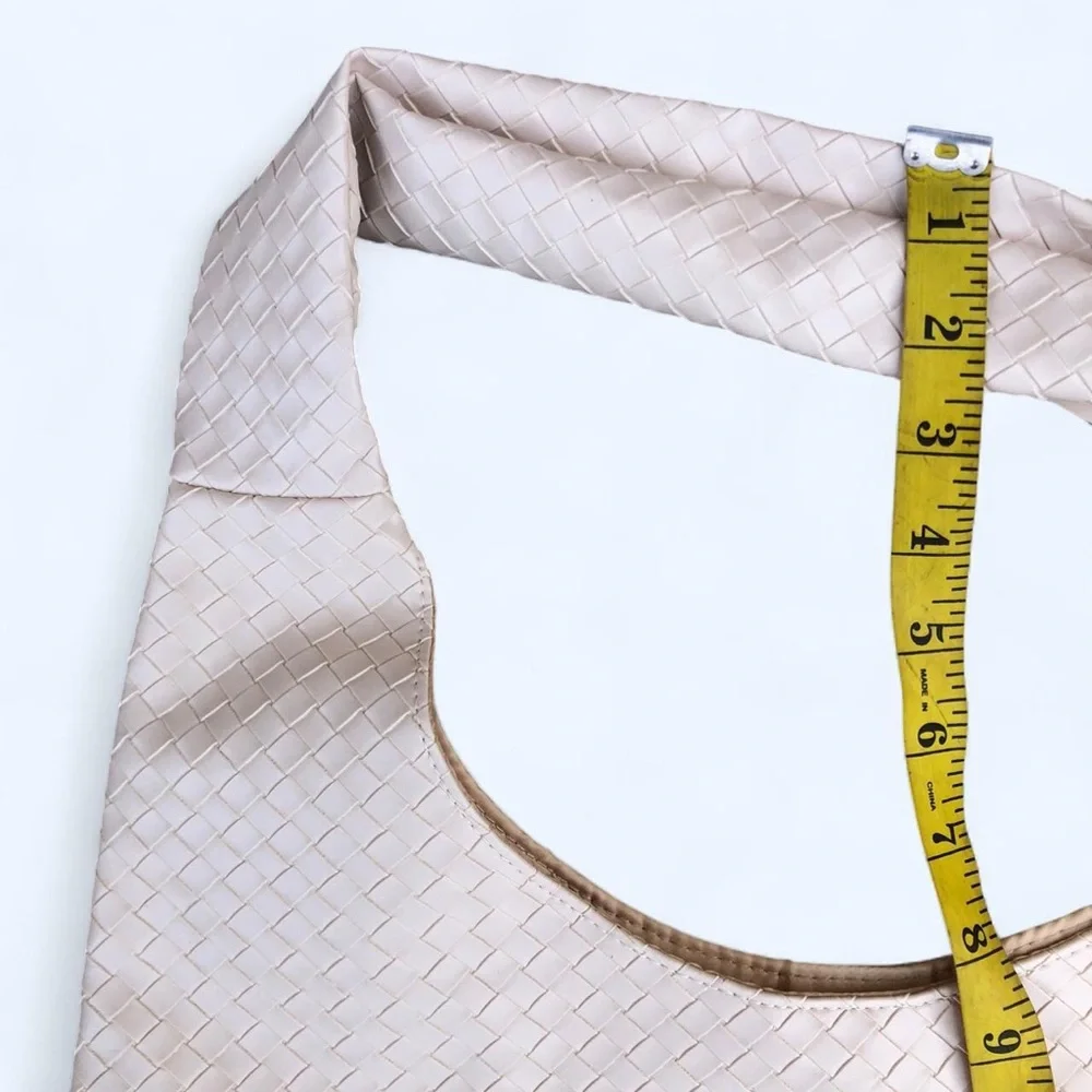 White beige faux leather shoulder hand hobo slouchy bag purse knot strap woven